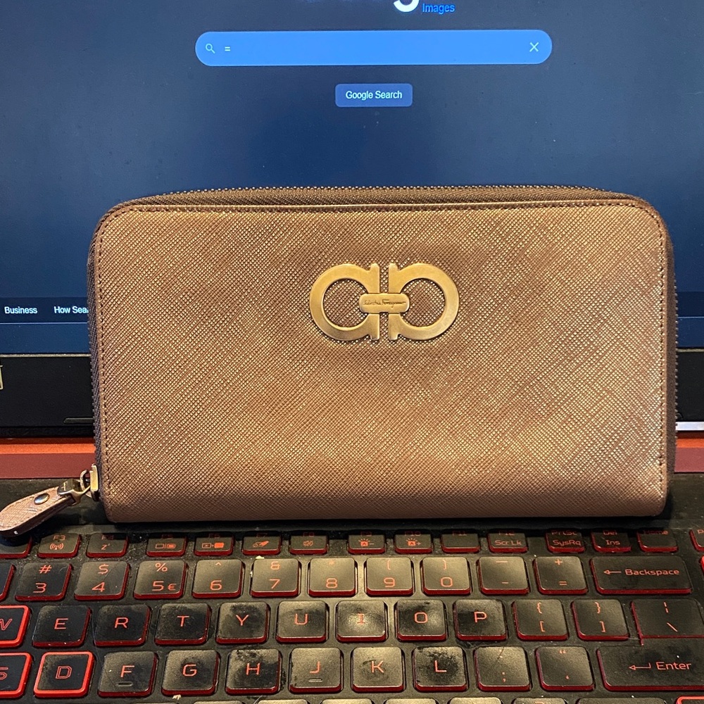 Salvatore Ferragamo Tan Wallet with Gold Accents, pre loved, no call out